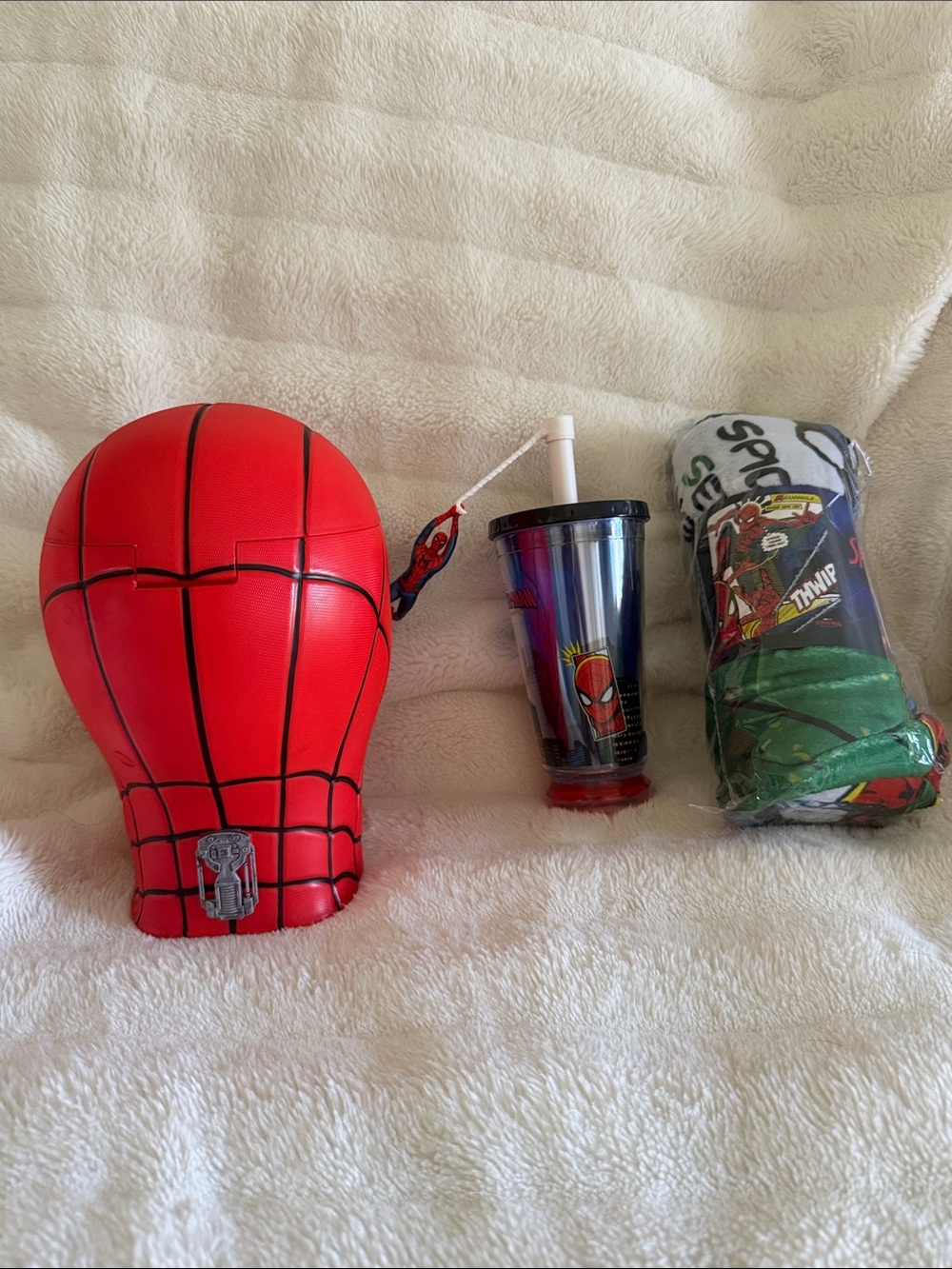 Marvel SpiderMan - Picture 2 of 3
